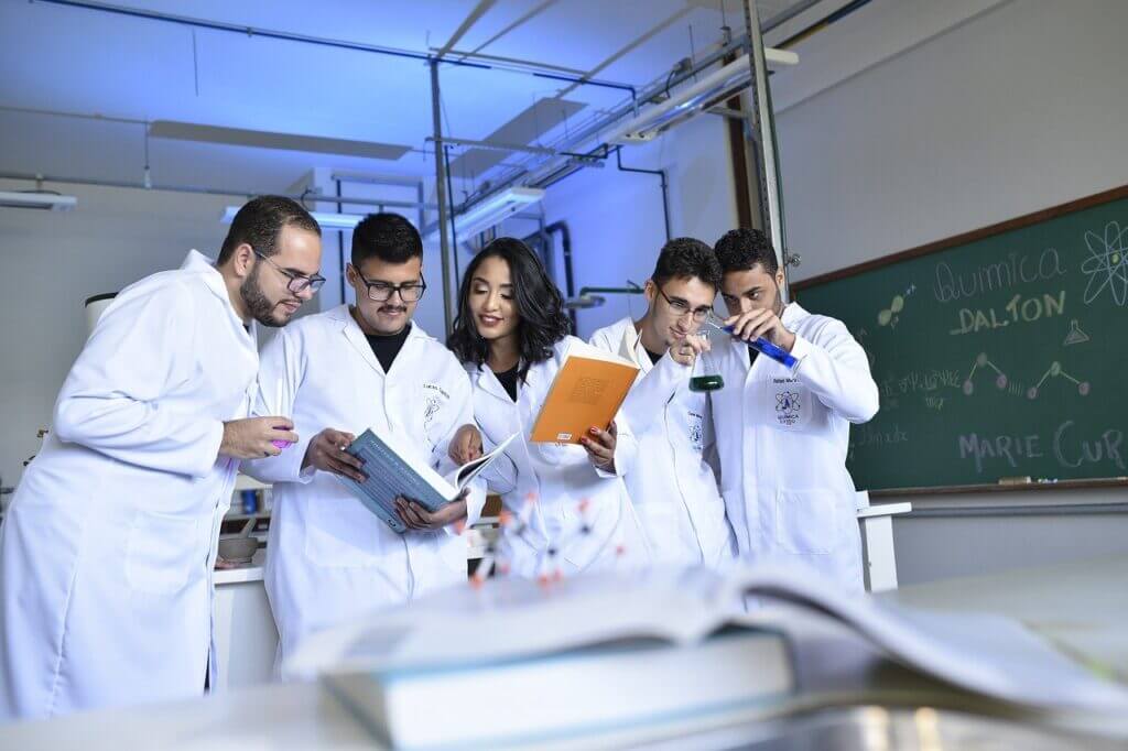 teachers, scientists, chemists-5499190.jpg